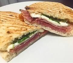 Saltimbocca rotondo con prosciutto cotto e formaggio galbanone